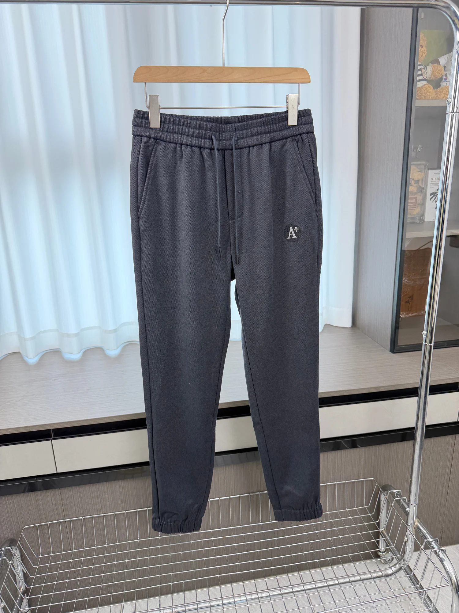 

Приятный для кожи материал, свободные девятиточечные брюки с эластичной резинкой на талии и манжетами, осенне-зимние мужские повседневные брюки