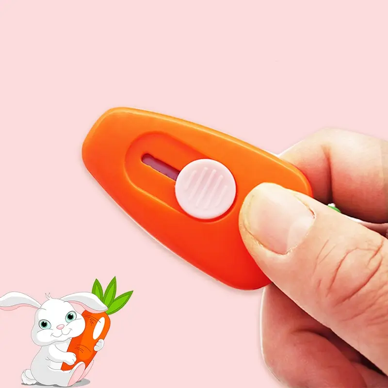 Mini Kawaii Carrot Shaped Unbox Tools Portable Pocket Retractable Utility Knife Box Cutter School Stationery with Keychain Hole