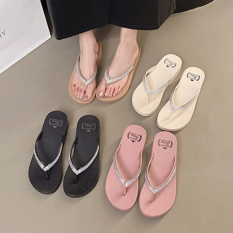 Summer New 2026 Women Flip Flops Summer Outdoor Slippers Travel Outdoor Beach Slippers Fashionable Thick soled  Women Shoes