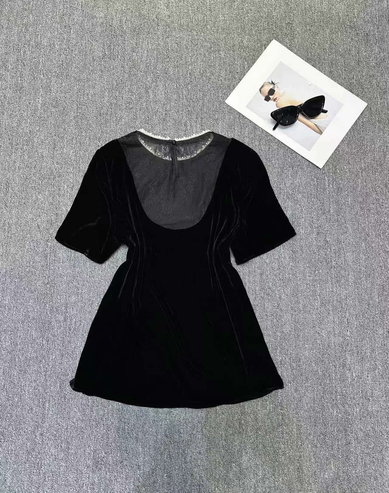 2025 เสื้อผ้าผู้หญิง เดรสลูกไม้เชียร์หลัง 0623