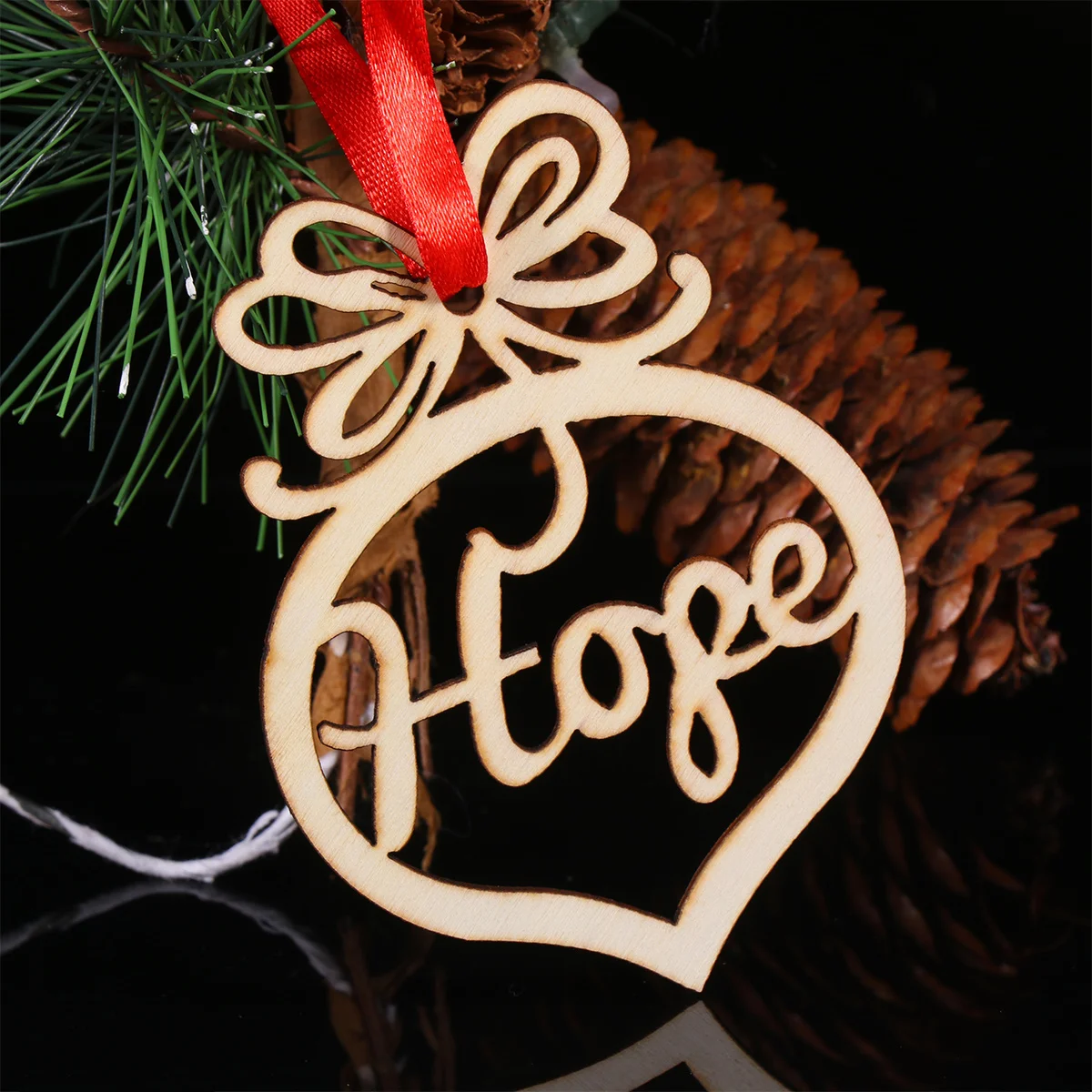 

6Pcs Christmas Tree Ornaments Wooden Charms Wear Resistant Hanging Decorations for Xmas Tree Party Home Christmas Decorations