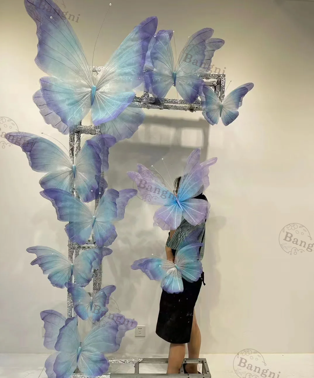 Wholesale Customized Giant Handing Butterfly  Handmade Silk Butterflies Wings for Wedding Decorations Background