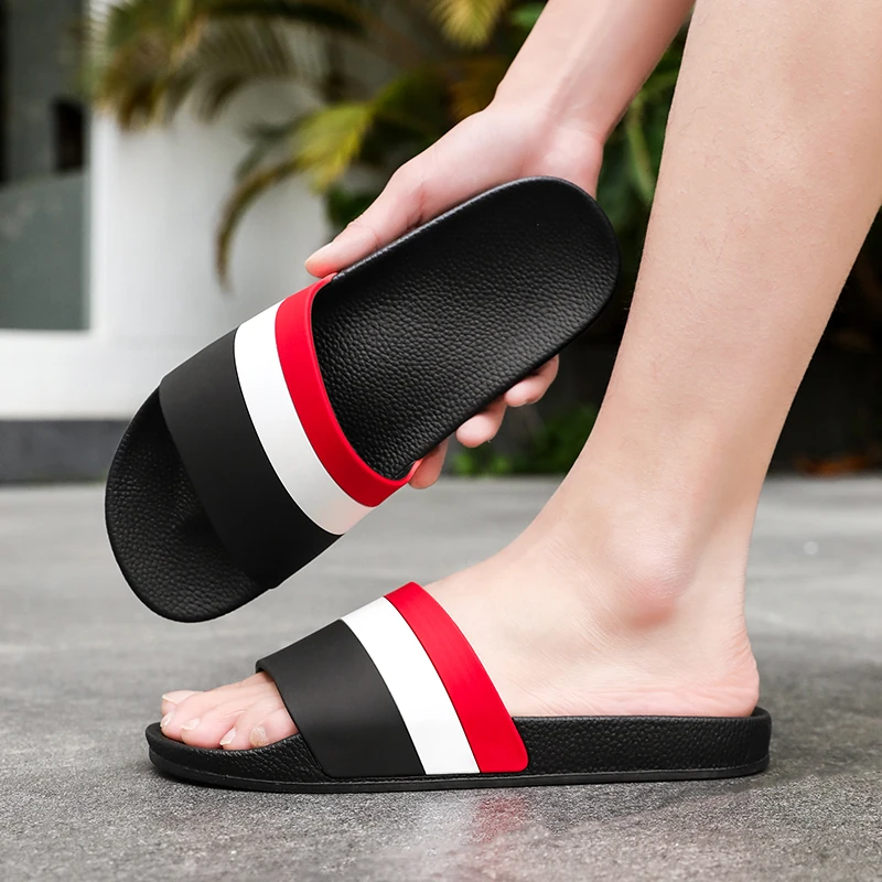 2025 Fashion men's and women's slippers Summer flat sandals Light family bathroom slippers couple indoor non-slip shower shoes view 4