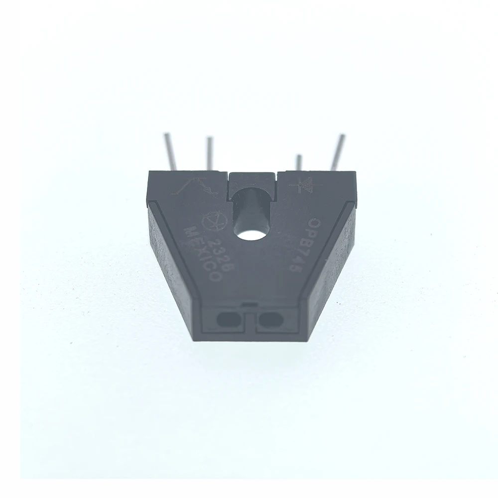 1pcs OPB745 Reflective Photoelectric Switch Darlington Sensor DIP4 Optical Sensor Measuring Distance 3.81MM
