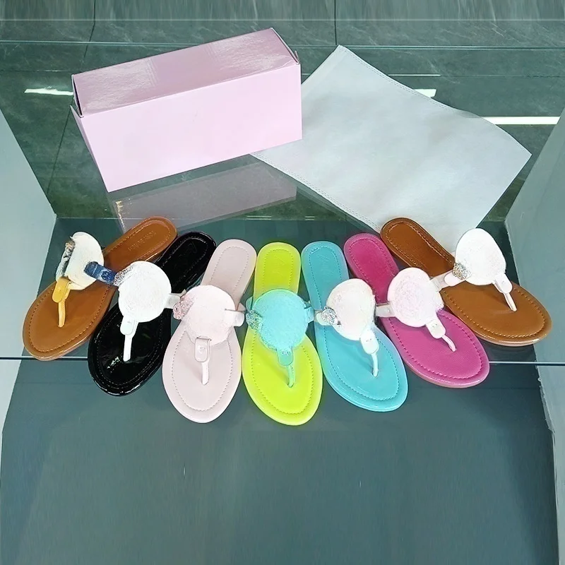 Luxury Brand Women's Trendy Contrast Color Designer Flip Flops 2026 New Summer Flat Non Slip Outdoor Beach Thong Slippers