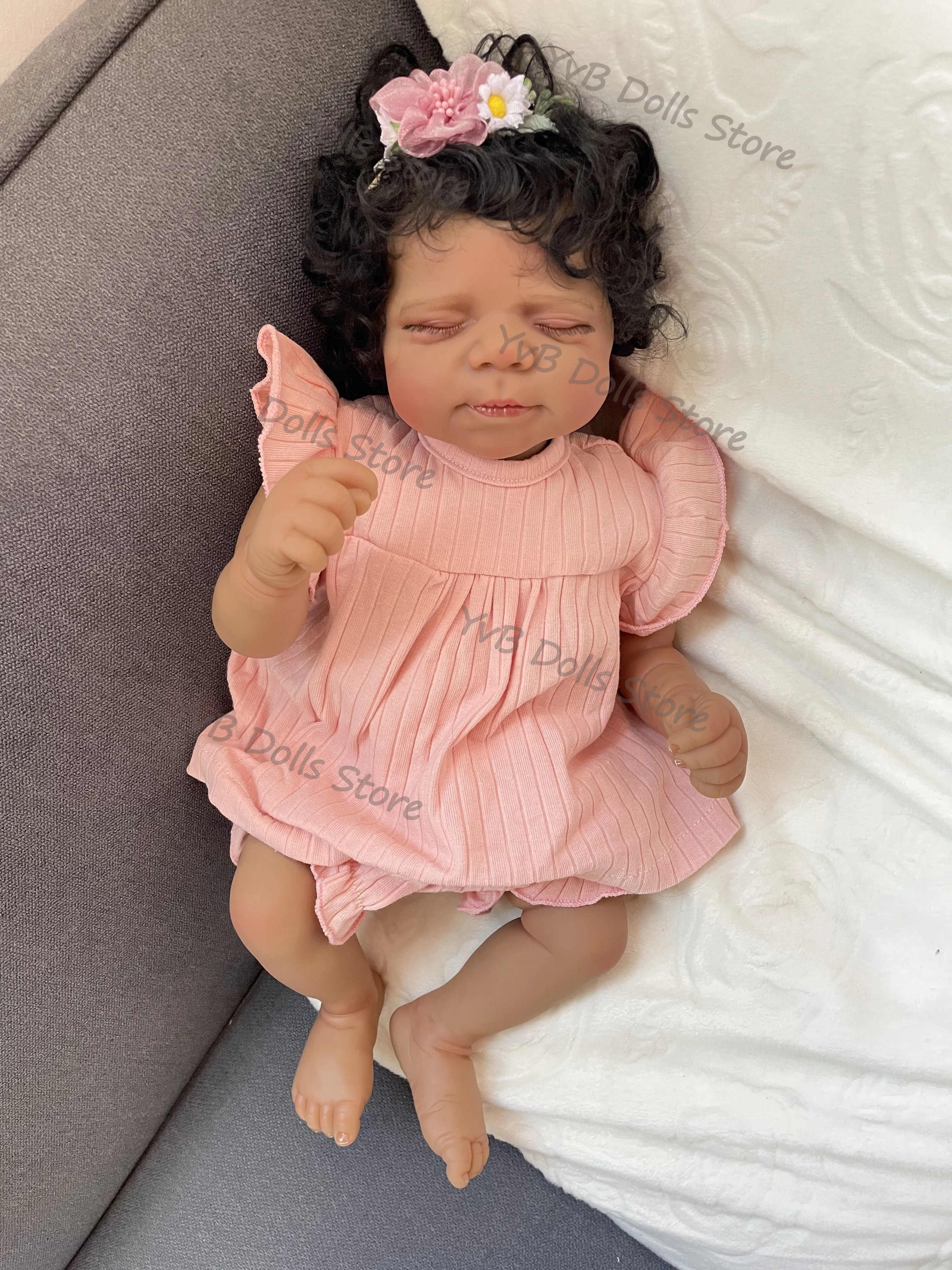 19 Zoll Pascale dunkle Haut weicher Stoffkörper mehrere Schichten Malerei wiedergeborene schlafende Babypuppe 3D-Haut mit handverwurzelten lockigen Haaren