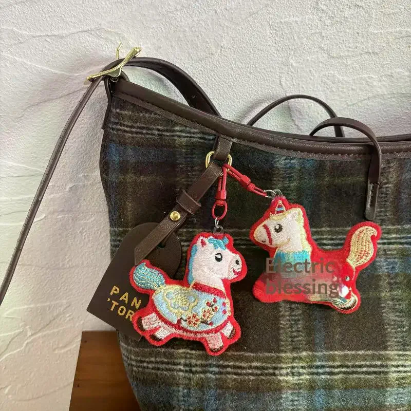 Leuke cartoon pluche pony hanger sleutelhanger Kawaii pluche paard broche rugzak decoratie hanger accessoires nieuwjaarscadeau