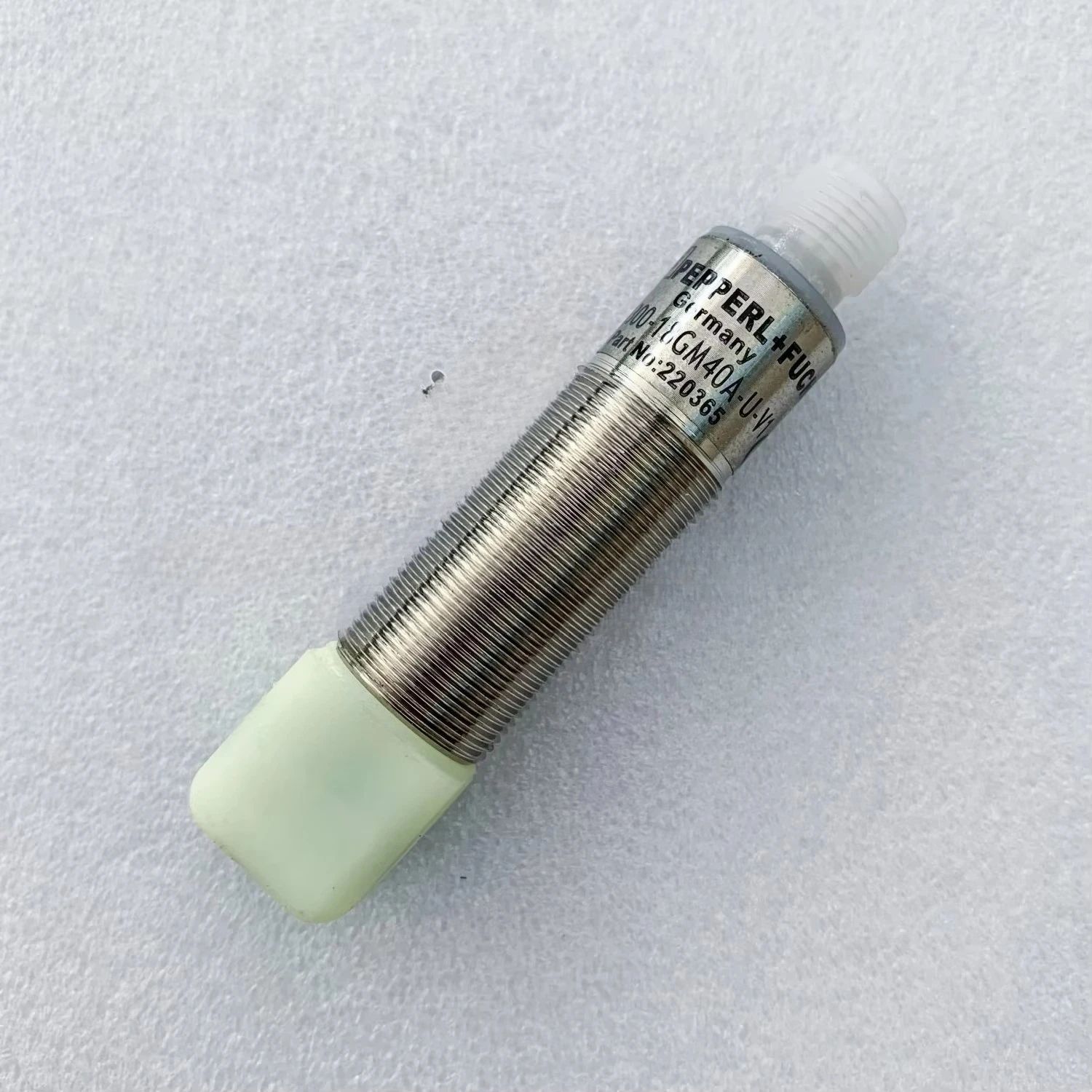 Sensor Berkualitas Tinggi P1227850 UB300-18GM40A-U-V1 Sensor Ultrasonik HB72-52 Kontrol Level untuk Suku Cadang Mesin Cetak Offset KBA 106