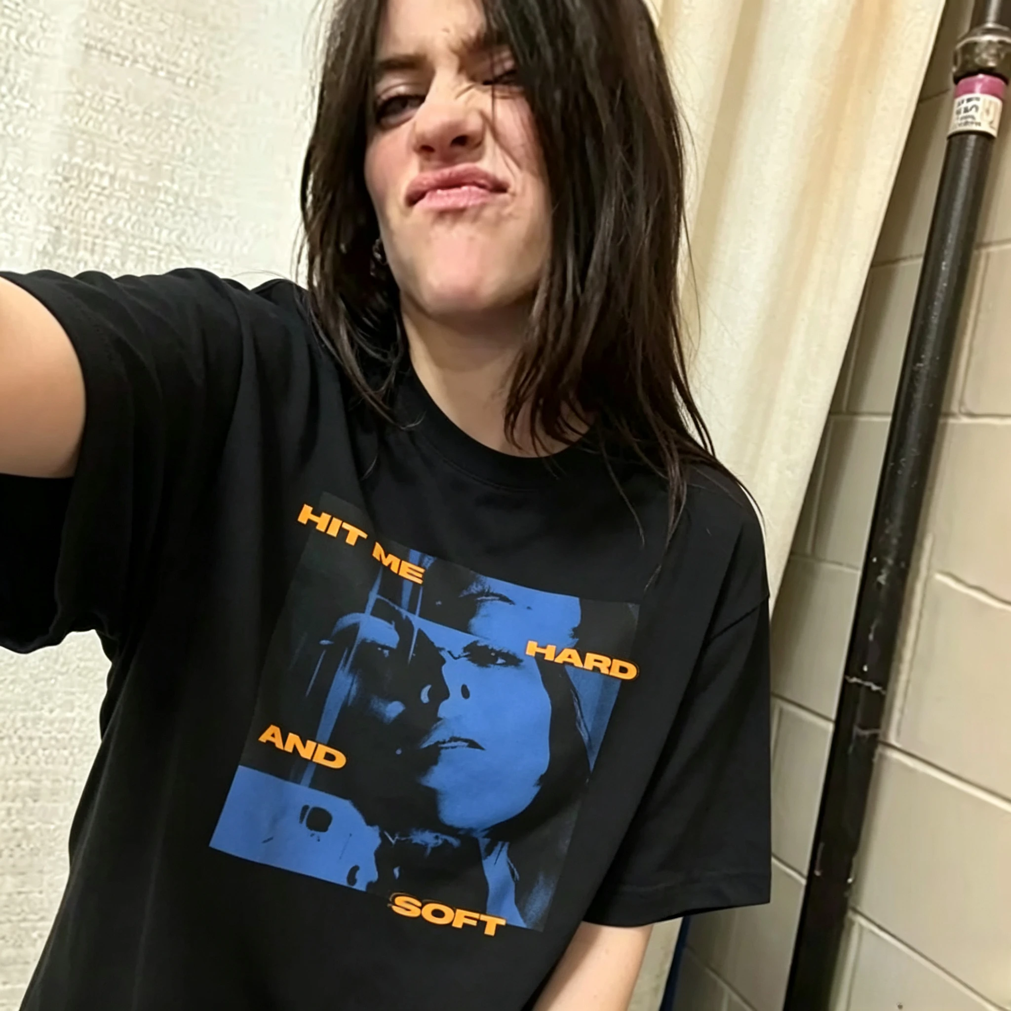 Fashion Pop Music T Shirts Oversized T-shirts Hit Me Hard and Soft Do You Know To How Bend Same Style Graphic T-shirt Men Women