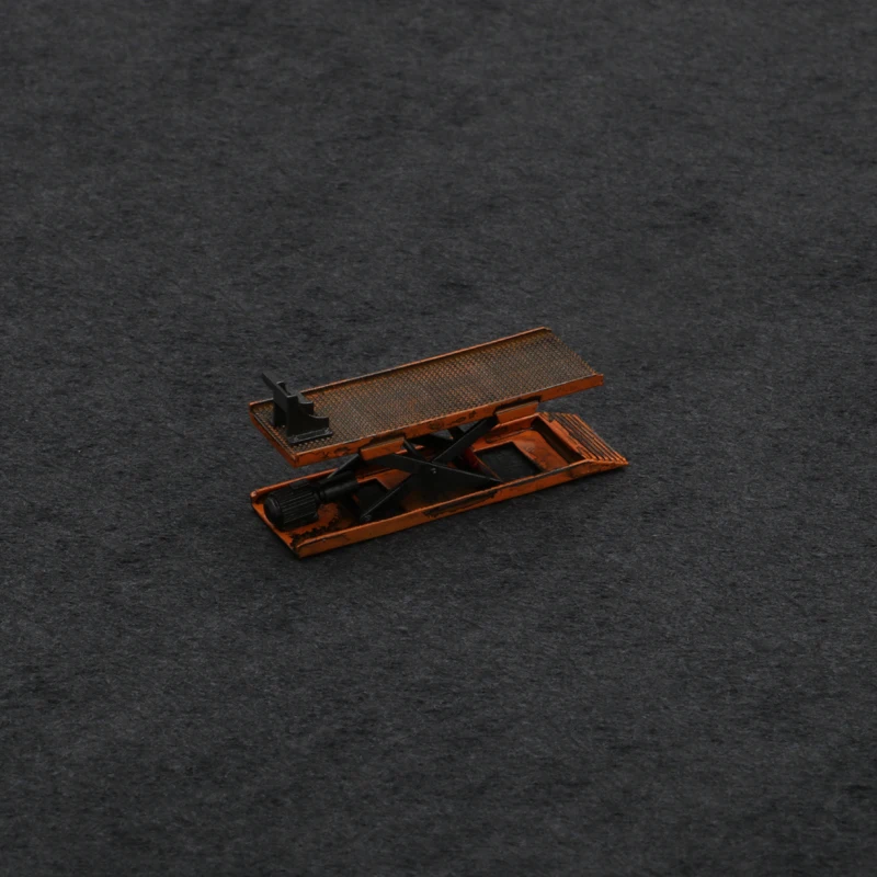1PCS Voor Diorama 1/64 Schaal Hars Voertuig Lift Motorfiets Lifter Vier-post Lifting Model Garage Onderhoud Scène DIY creatie