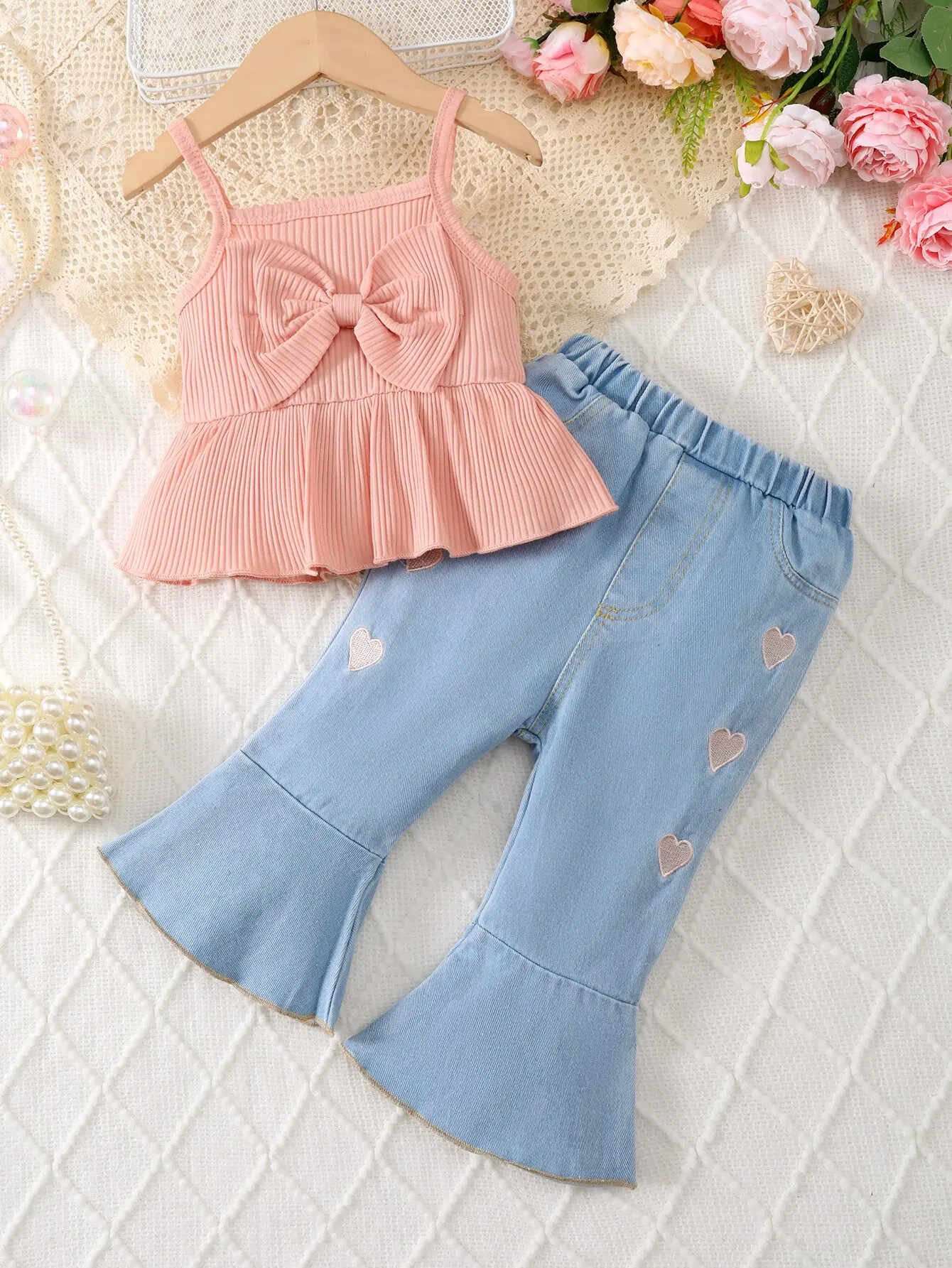 

Newborn Baby Girls' Solid Color Simple Camisole Top With Bowknot & Heart Embroidery And Flared Pants Set, 2pcs