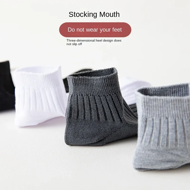 ถุงเท้าผ้าบางสำหรับฤดูร้อนสำหรับผู้ชายถุงเท้ากันเหงื่อสำหรับเล่นกีฬาสีทึบถุงเท้าข้อต่ำล่องหนถุงเท้าสีขาวบริสุทธิ์จับคู่กับเรือ