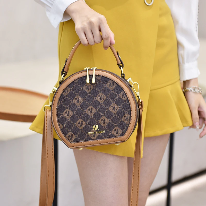 2-piece set of round messenger bags for women, including wide shoulder strap small bag and small messenger bag, fashionable hand