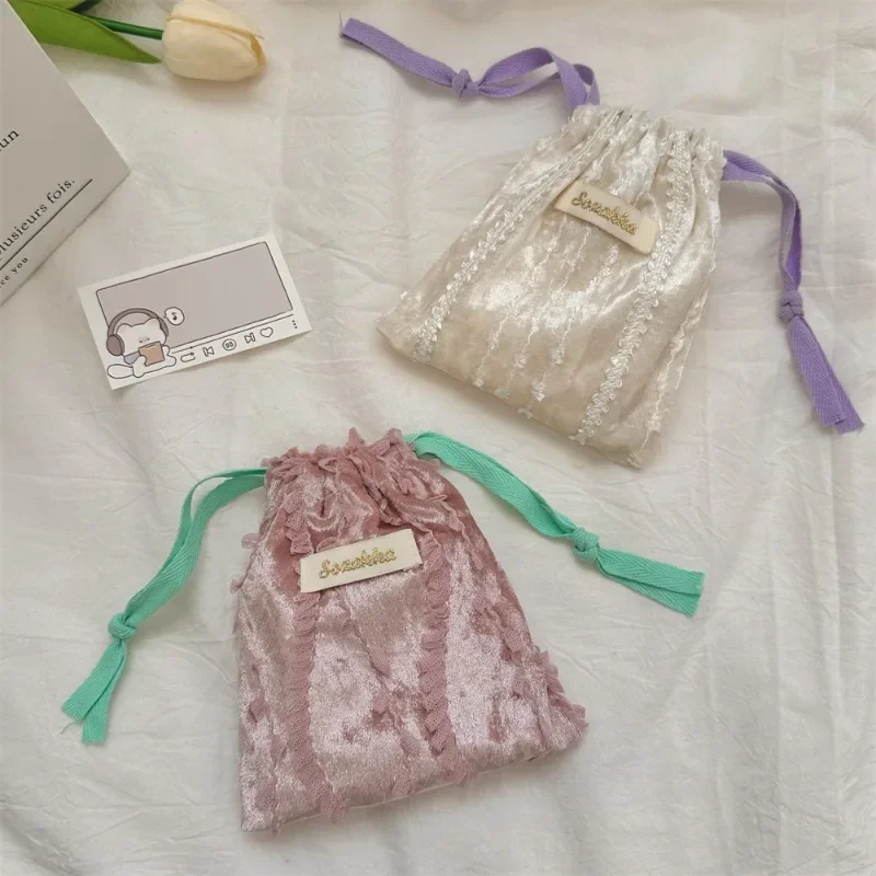 Monedero con volantes de encaje Retro para mujer, bolsa de almacenamiento de lápiz labial de viaje portátil, Color rosa y Beige, Cable para auriculares, 1 ud.