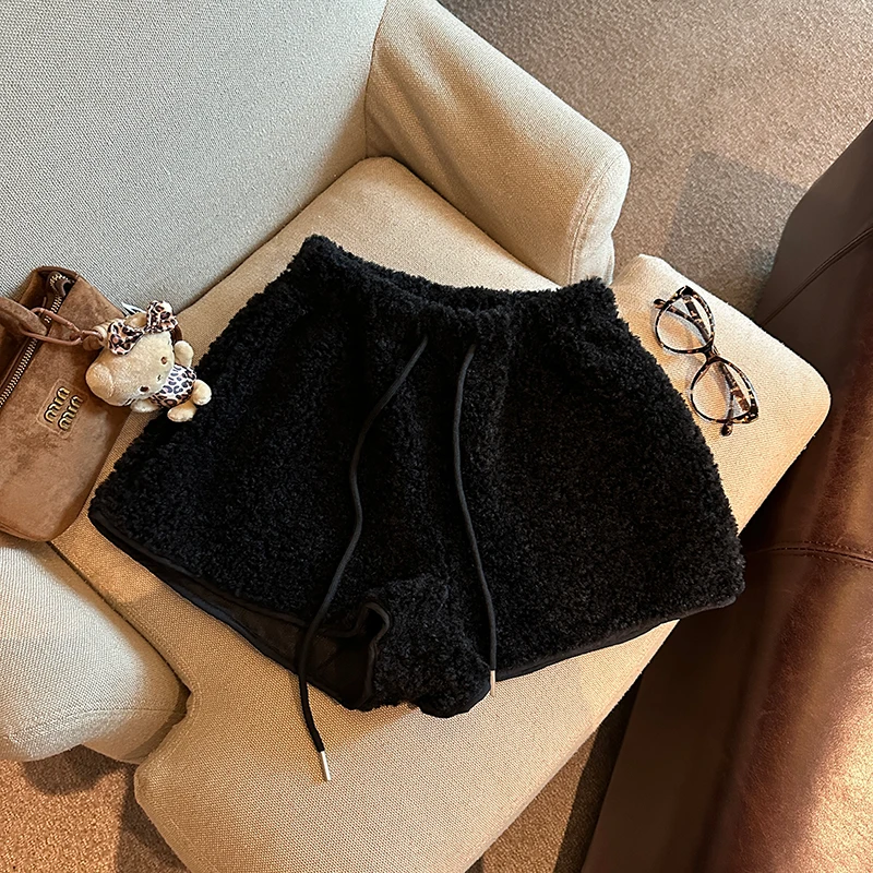 Women's Lamb Fur Shorts Winter Warm High Waist Loose A-Line Boot Shorts Spring Wide Leg Fleece Hot Girl Fashion Bottom