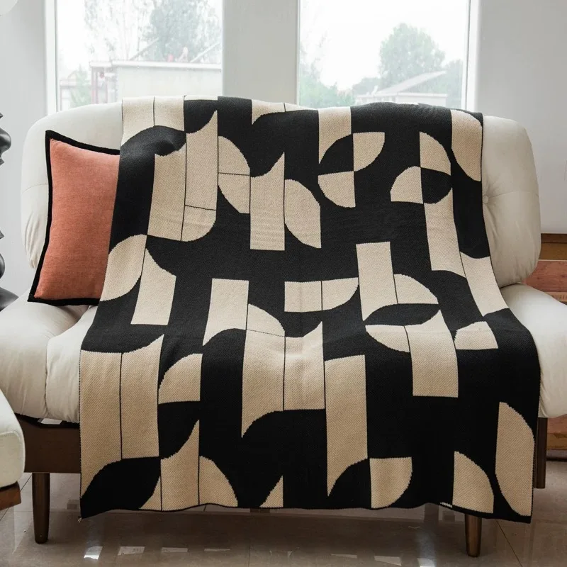 Retro Nordic Geometric Pattern Towel Blanket Black Coffee Nap Blanket for Home Sofa Office Comfortable Colorfast Shawl Cushion
