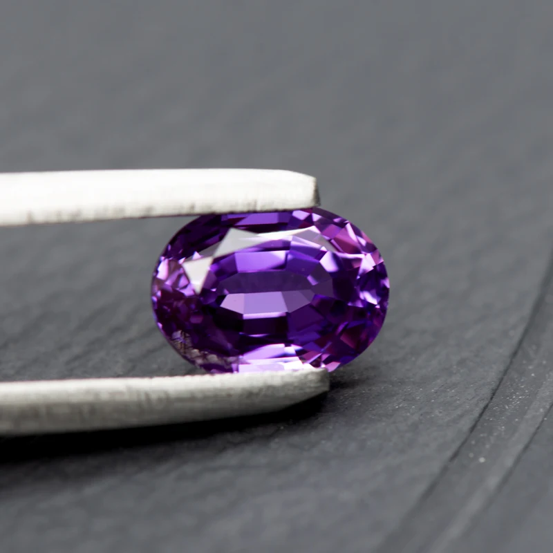 Saphir cultivé en laboratoire de couleur bleu violacé de forme ovale, vente en gros pour bricolage, breloques, bague, collier, boucles d'oreilles, certificat de fabrication de bijoux