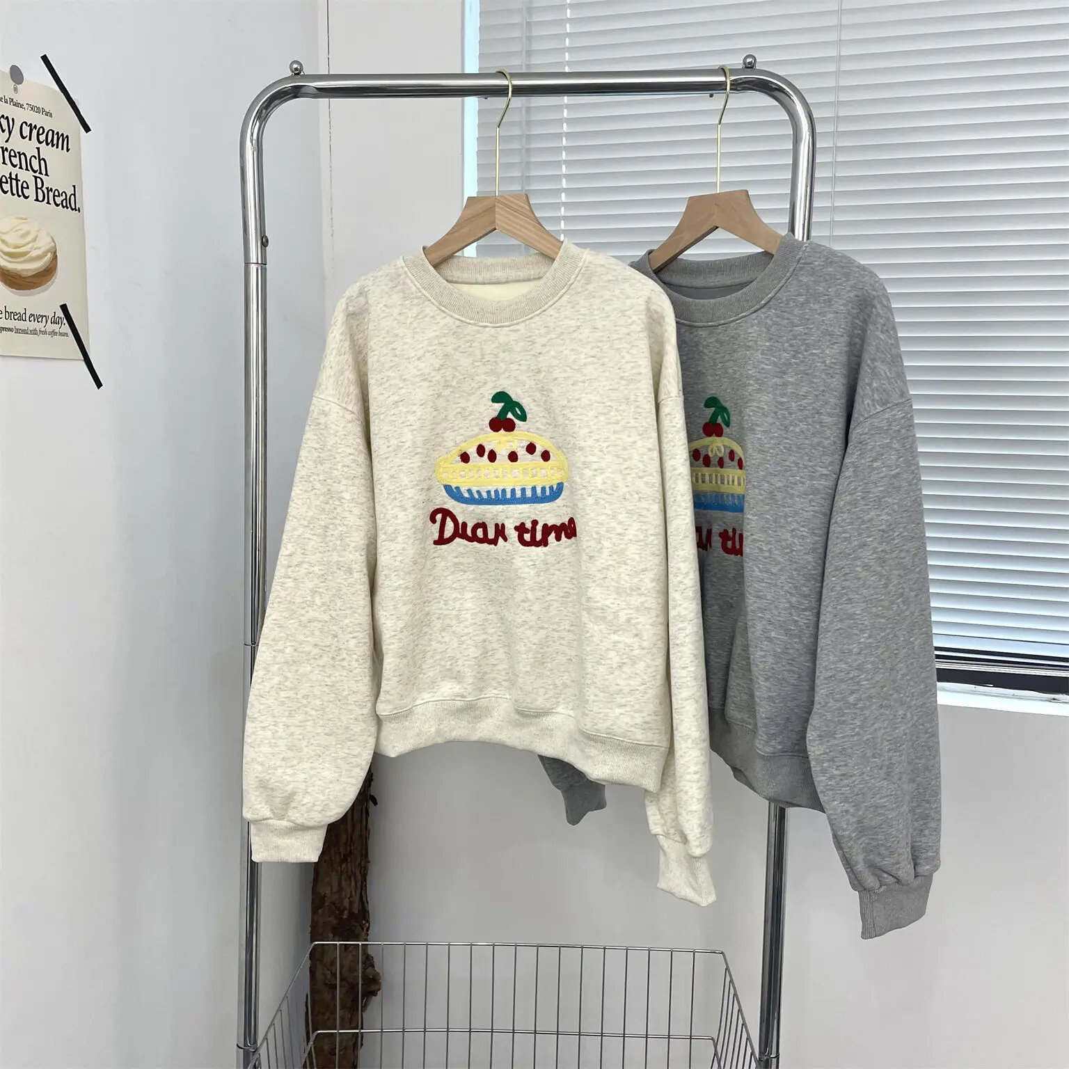 Sudadera con capucha gruesa de invierno para mujer con bordado de pastel de caramelo, parte superior holgada