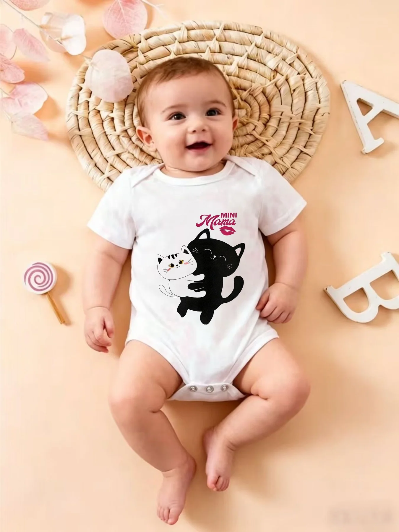 Cute Baby Triangle Romper with Spanish Meme Print of Black and White Cat Stylish and Casual Jumpsuit Suitable for Daily Crawling