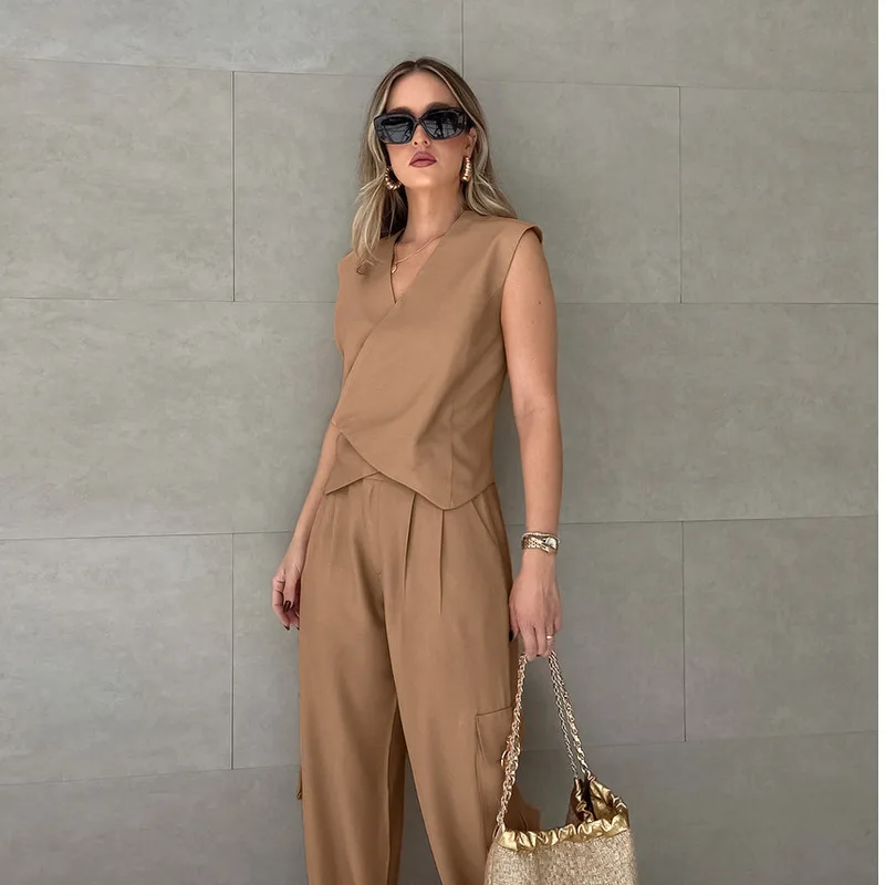 Summer and Early Autumn 2024 New High-end V-neck Vest Set, Vest, High Waist Leggings, Women's Casual Commuting Two-piece Set