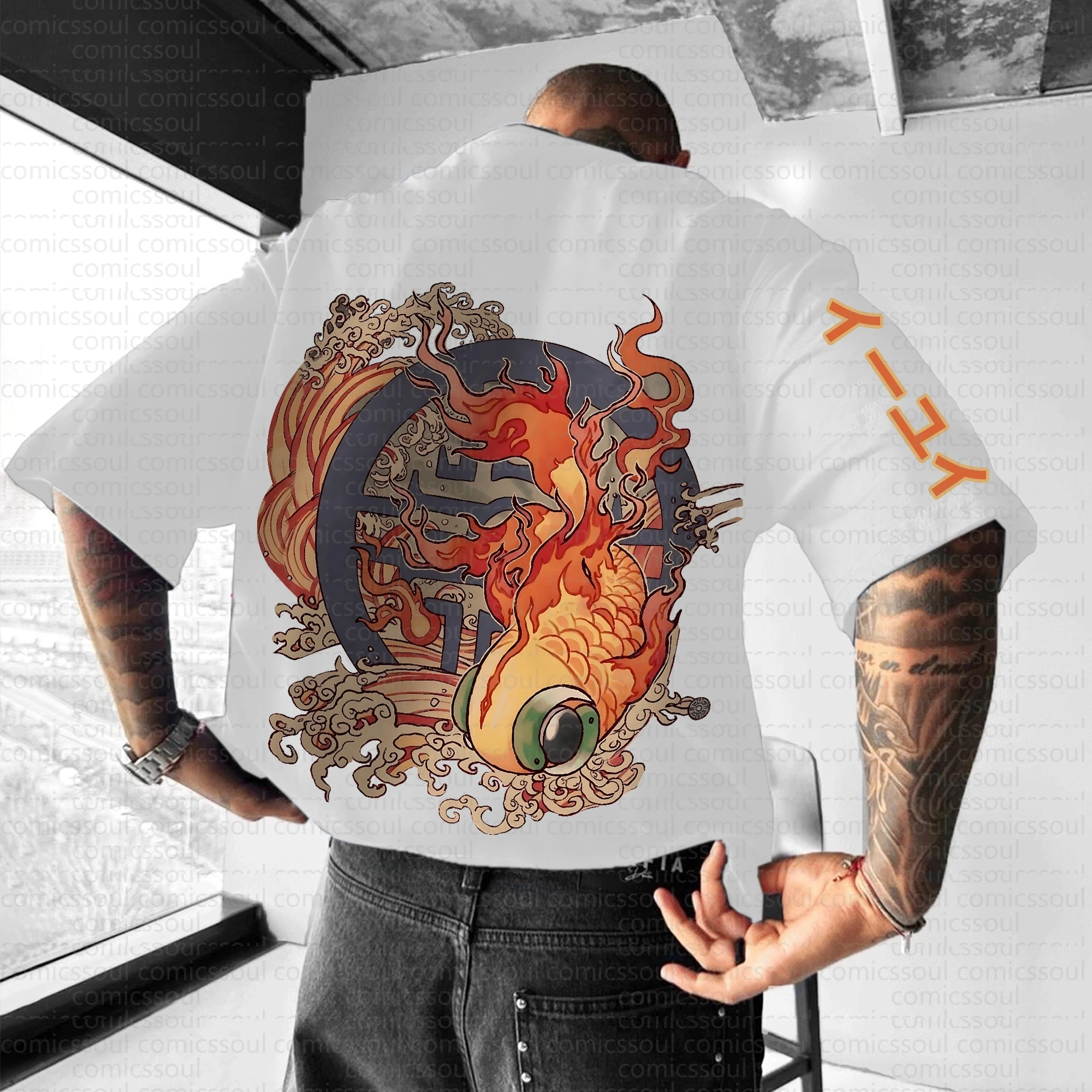 

Летняя хлопковая футболка 2026 года с принтом покемона Магикарпа: золотая рыбка с красным пламенем и волнами облаков, дизайн рукава, японский текст