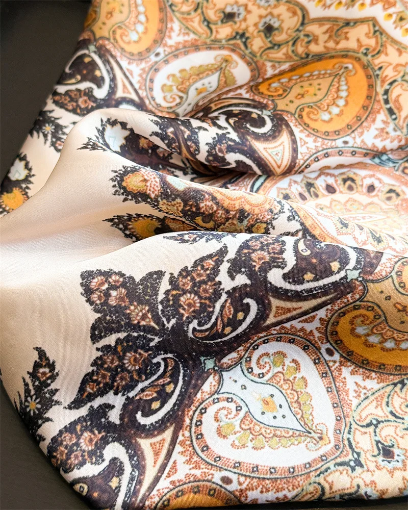 Luxuriöser bedruckter Satin-Seidenschal für Damen – Schal, Hijab, Halstuch, Haarband, Kopftuch, modisches Wickeltuch, Bandana – Neu 2026 – Detail 12