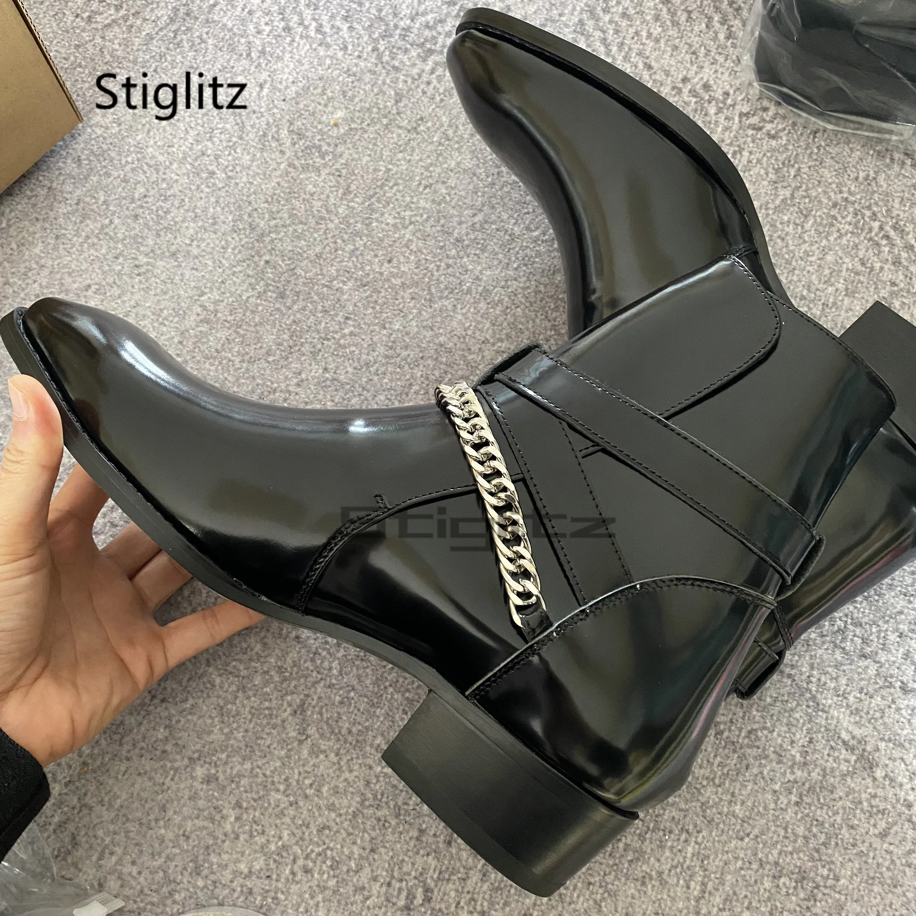 

Men's Bright Leather Chain Boots Belt Buckle Genuine Leather Chelsea Ankle Boots Pointed Toe British Med Heel Business Shoes