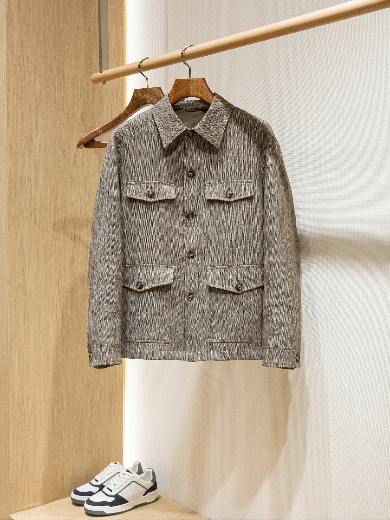 

Cotton and linen blend aristocratic old money style men's multi-pocket lapel jacket