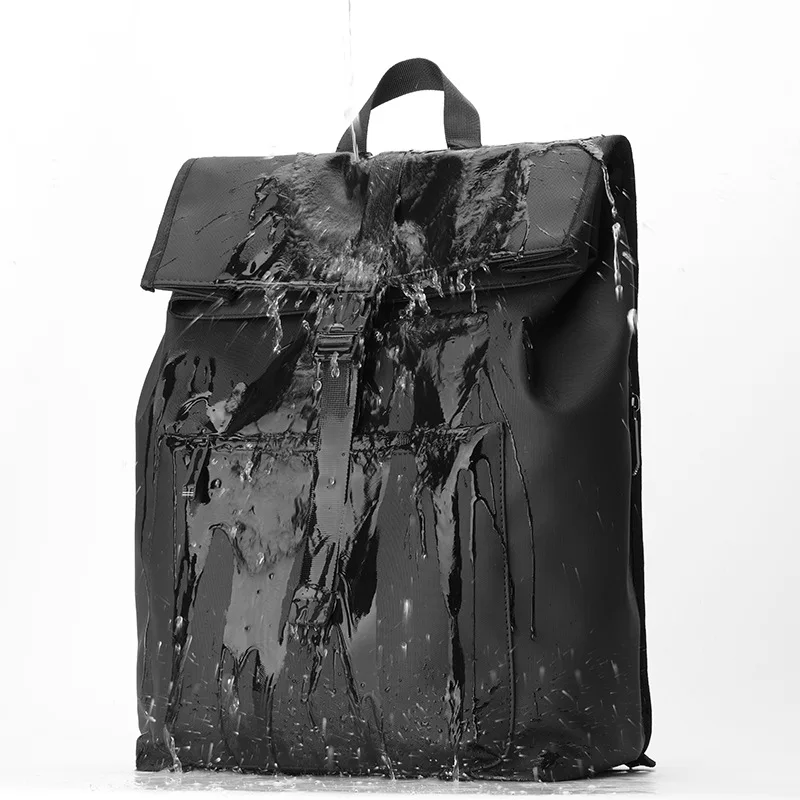 ロールトップトラベルバックパック 軽量防水ハイキングリュックサック ジッパー開閉式 傷防止デイパック 通勤・アウトドア用