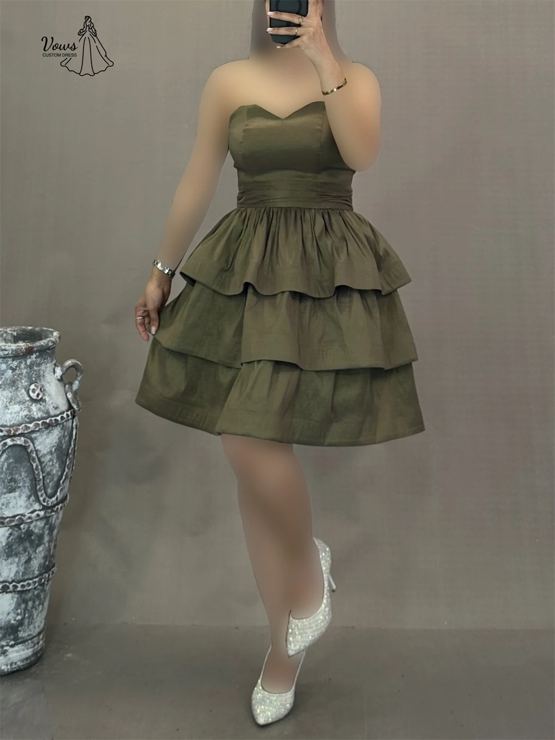 ชุดราตรีงานแต่งงานสั่งตัดพิเศษสำหรับพิธีแต่งงานปี 2025 ทรงเอ กระโปรงสั้นหลายชั้นแบบเปิดไหล่