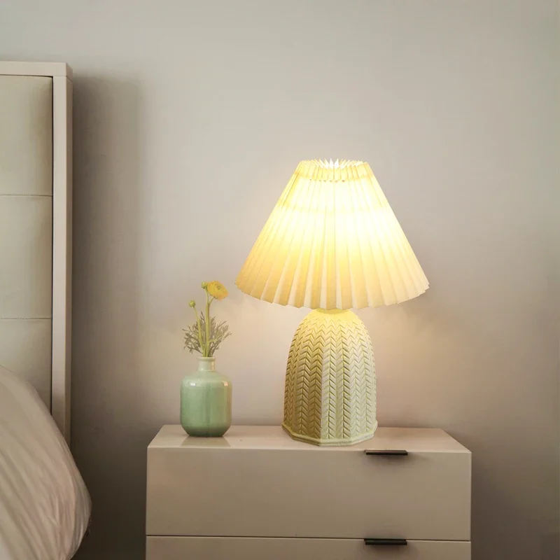 Room decorative desk lamp retro pleated desk lamp master bedroom bedside lamp Korean Cafe simple night lamp image 2