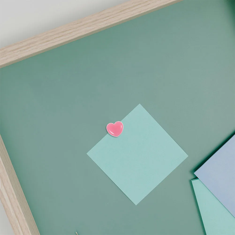 100 قطعة من دبابيس الإبهام على شكل قلب بتصميم أنيق وملمس معدني ودبابيس تزيين لطيفة لمشاريع المكتب والمنزل والمدرسة