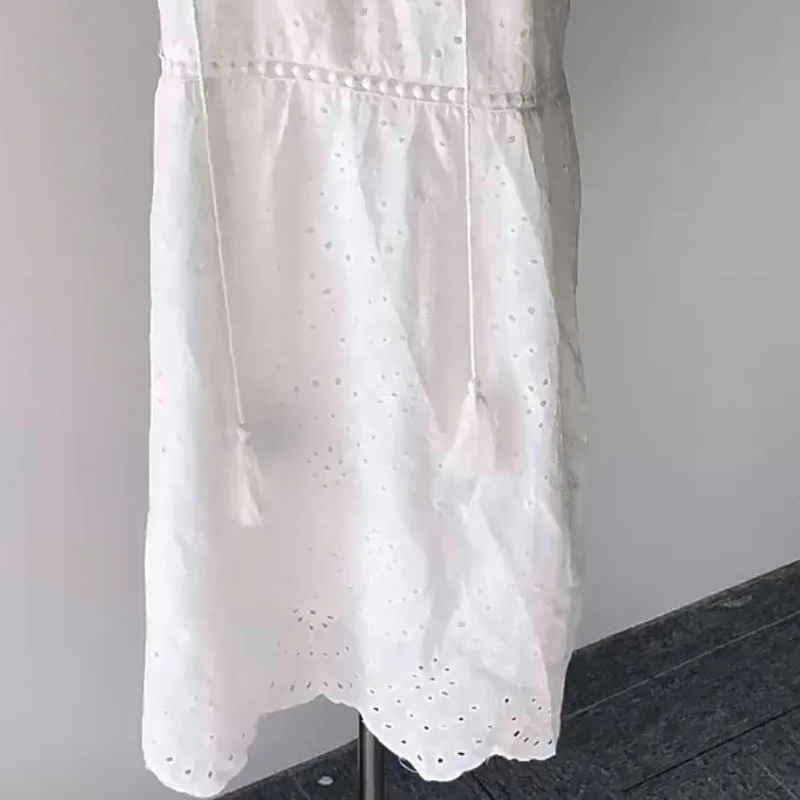 セクシーな女性の白い花柄ドレス夏カジュアルルーズ V ネックフリル裾ビーチサンドレス固体キャミソールドレス Vestidos