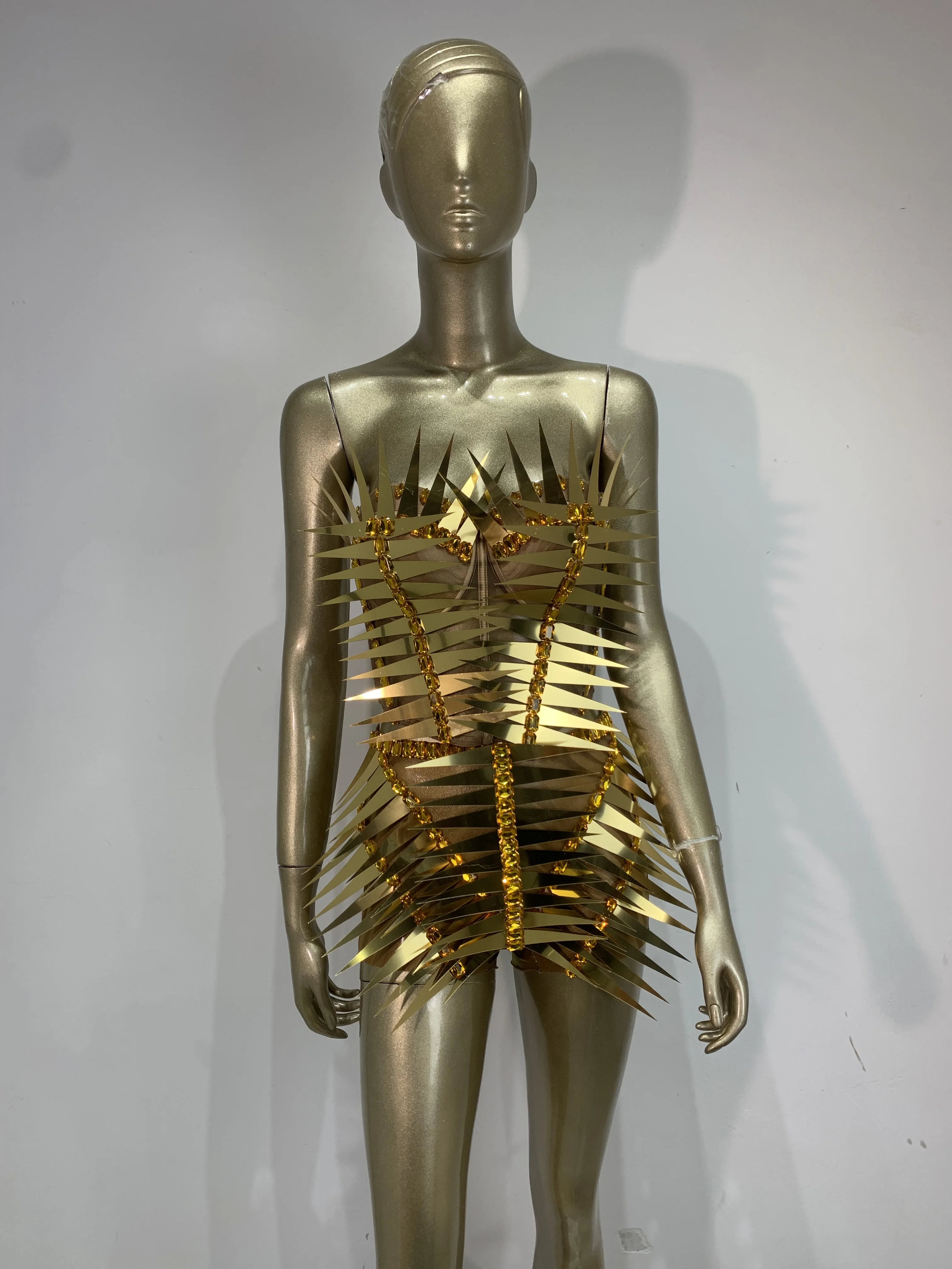 

Women Sexy Evening Party Birthday Nightclub Stage Costume Luxury Sparkly Diamonds Sequins Crop Top Shorts Two Pieces Set