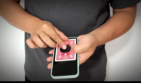 

Мгновенная трансформация «Черное отверстие для треугольника» — «Сон руки» для крупным планом, «Волшебные и уличные исполнители», профессиональный трюк для карточек