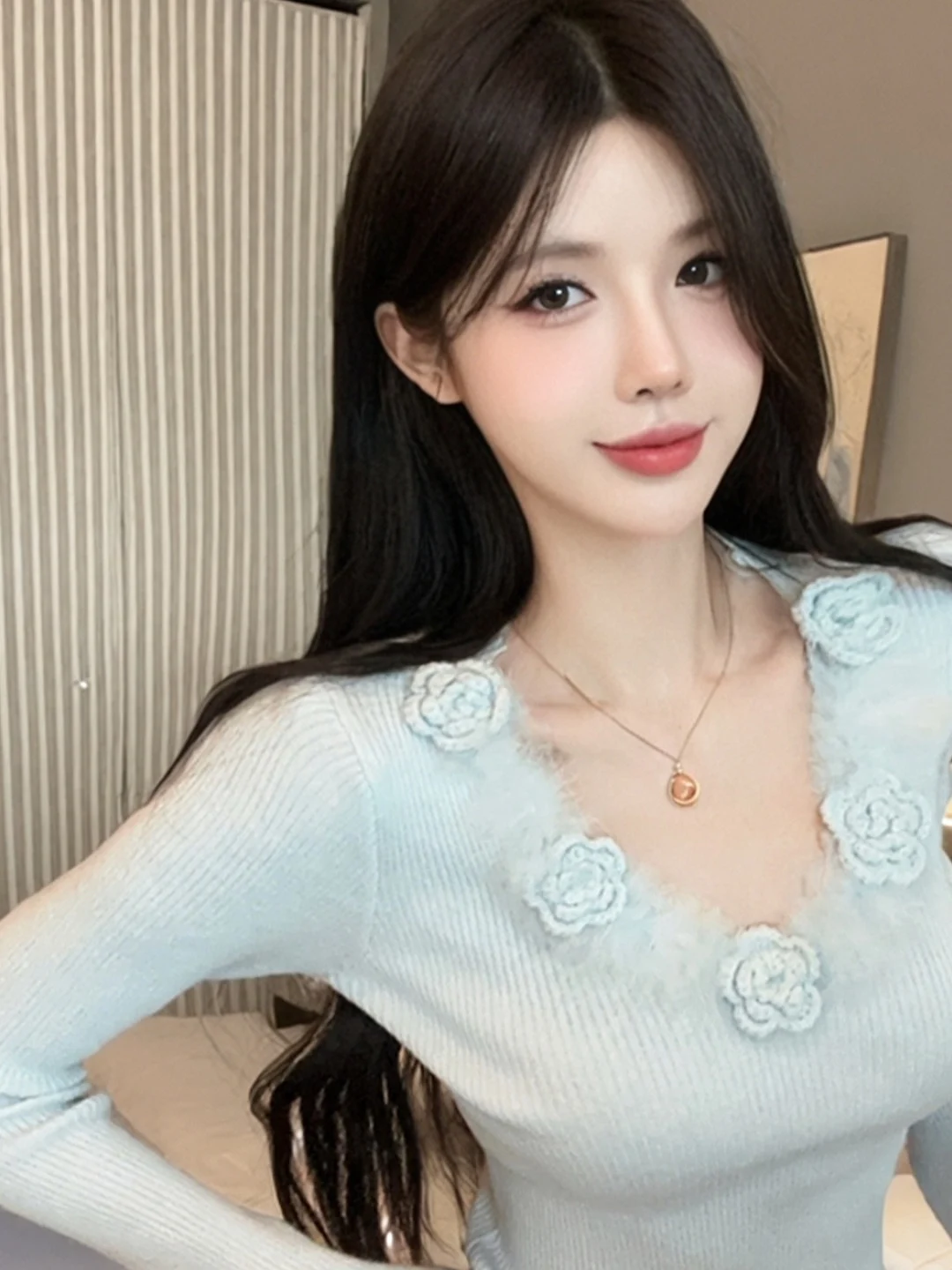 

Knitted Sweater Women's Winter Fashion V-Neck Flared Sleeve Furry Christmas Top Slim Fit Short Length Floral Pattern