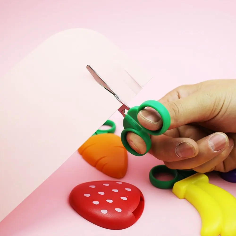 4 pezzi forbici magnetiche per frutta cartone animato per bambini mini forbice sicura per uva banana carota taglierina di carta studente di cancelleria