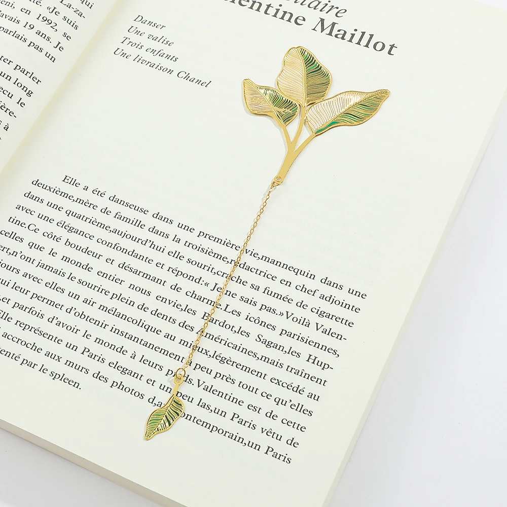 Various Flower Hollowed Out Gold Edged Bookmarks, Exquisite and Simple, Suitable for Office and Study, Can Be Used as Gifts.