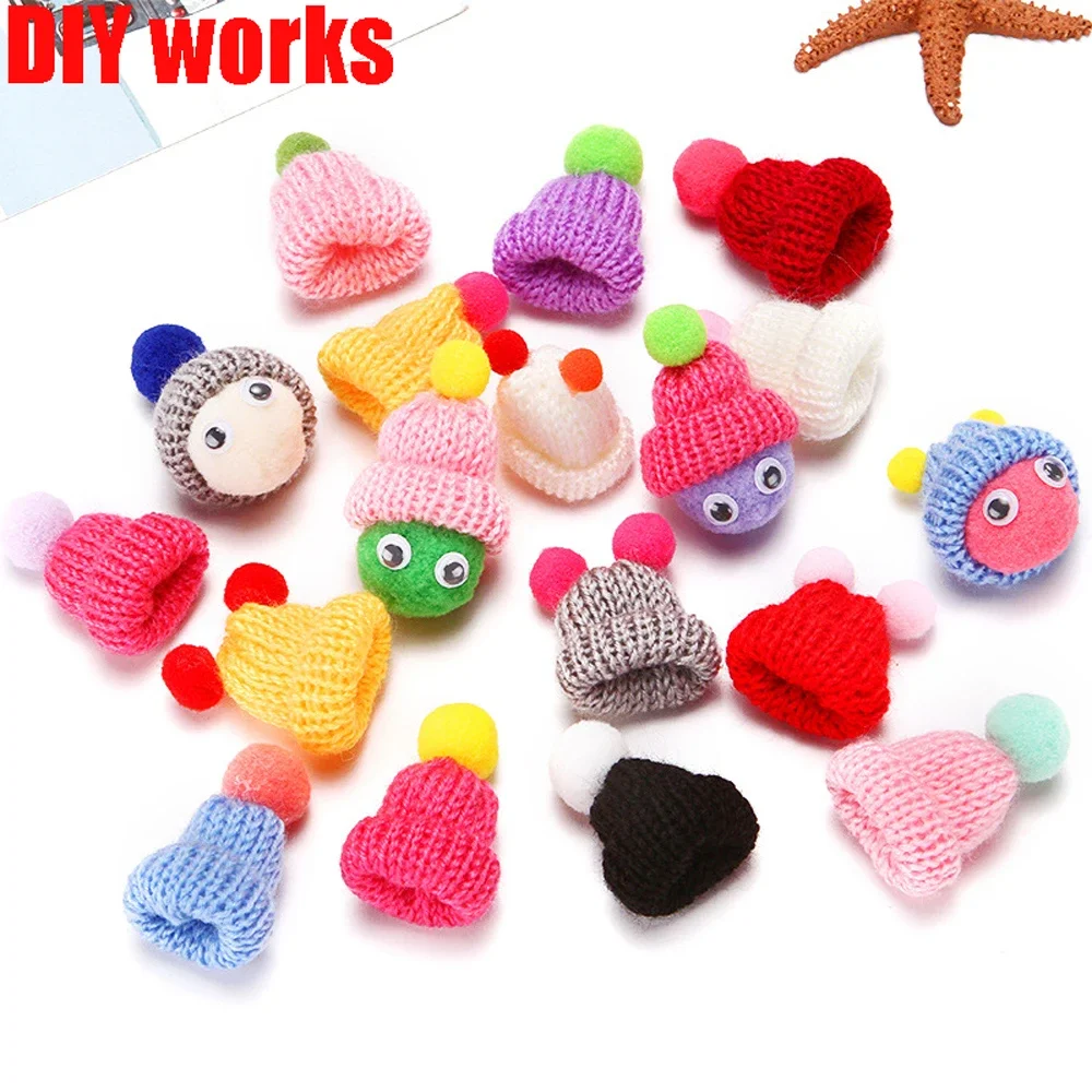 10-50 sztuk Mini Pompon kapelusze Handmade małe DIY Craft Supplie nakrycia głowy broszka szydełka zabawki wystrój akcesoria do biżuterii małe czapki