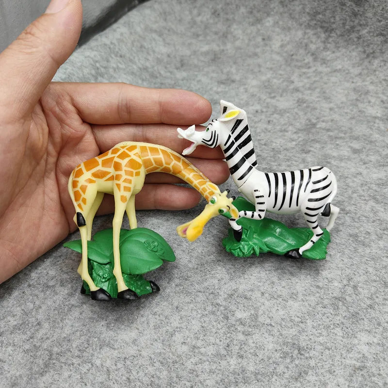 4 sztuk/zestaw Disney Madagaskar zwierząt lew Zebra żyrafa kolekcja figurki dla dzieci urok moda Hobby zabawki prezenty lalki modelarskie