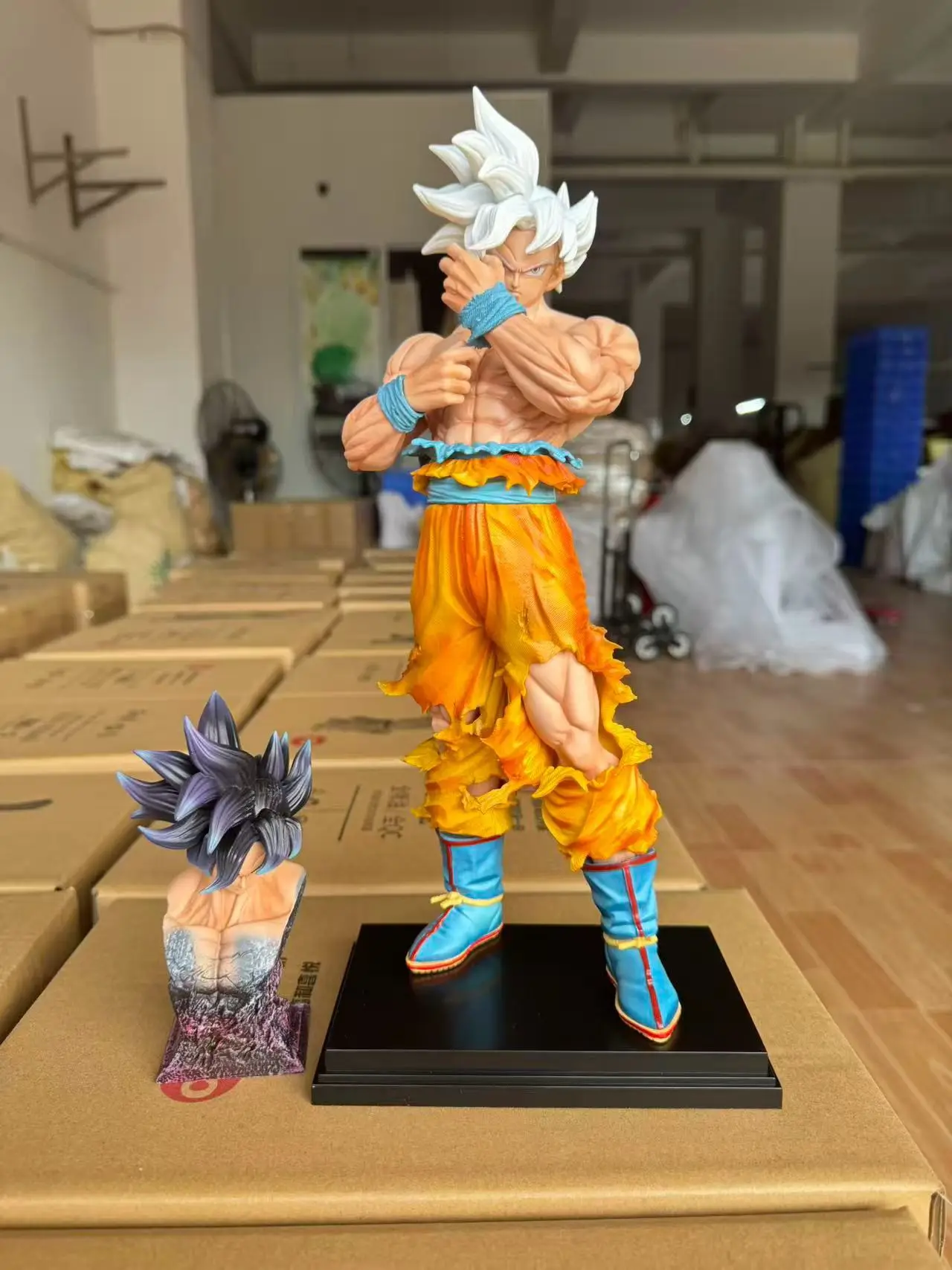 

Фигурка Сон Гоку из Dragon Ball Ultra Instinct, 36 см, Белый Гоку, с 2 скульптурами голов, коллекционная аниме-модель, статуэтка, декор для рабочего стола