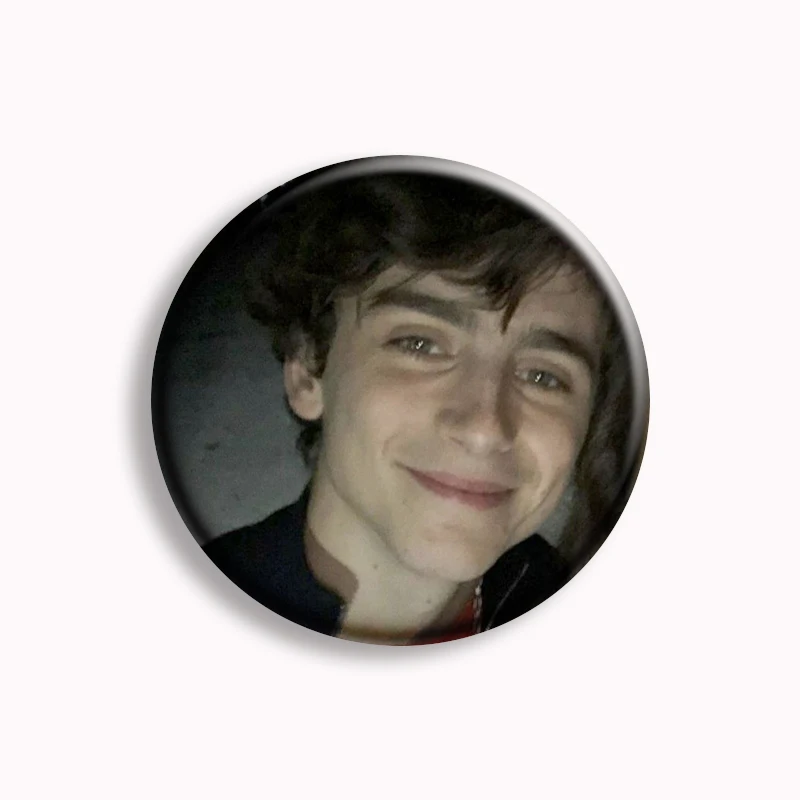 Popolare Movie Actor Timothee Chalamet Button Pin spilla personalizzata Badge per accessori per decorazioni per zaini i fan raccolgono il regalo 58mm