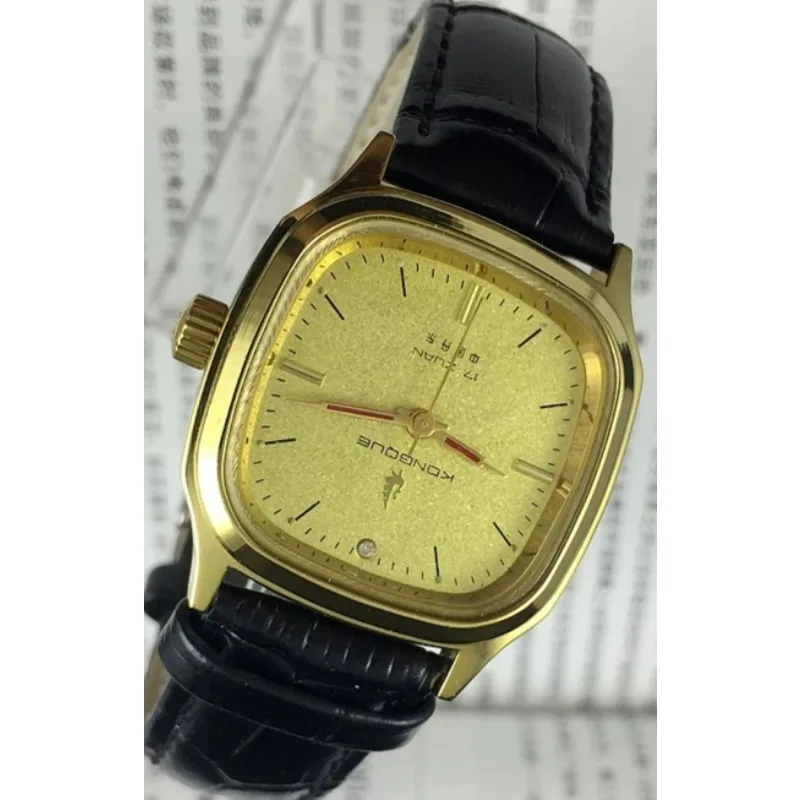 Liaoning Watch Factory Peacock brand square yellow case yellow dial manual mechanical watch, diameter 32mm