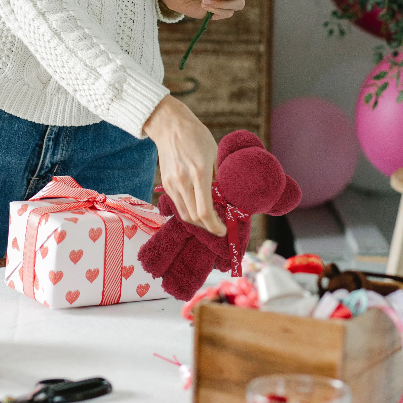 

1Set Bear Shaped Towel Thickened Cotton Skin Friendly Cartoon Style Hand Towel Gift Mesh Bag for Bathroom Christmas