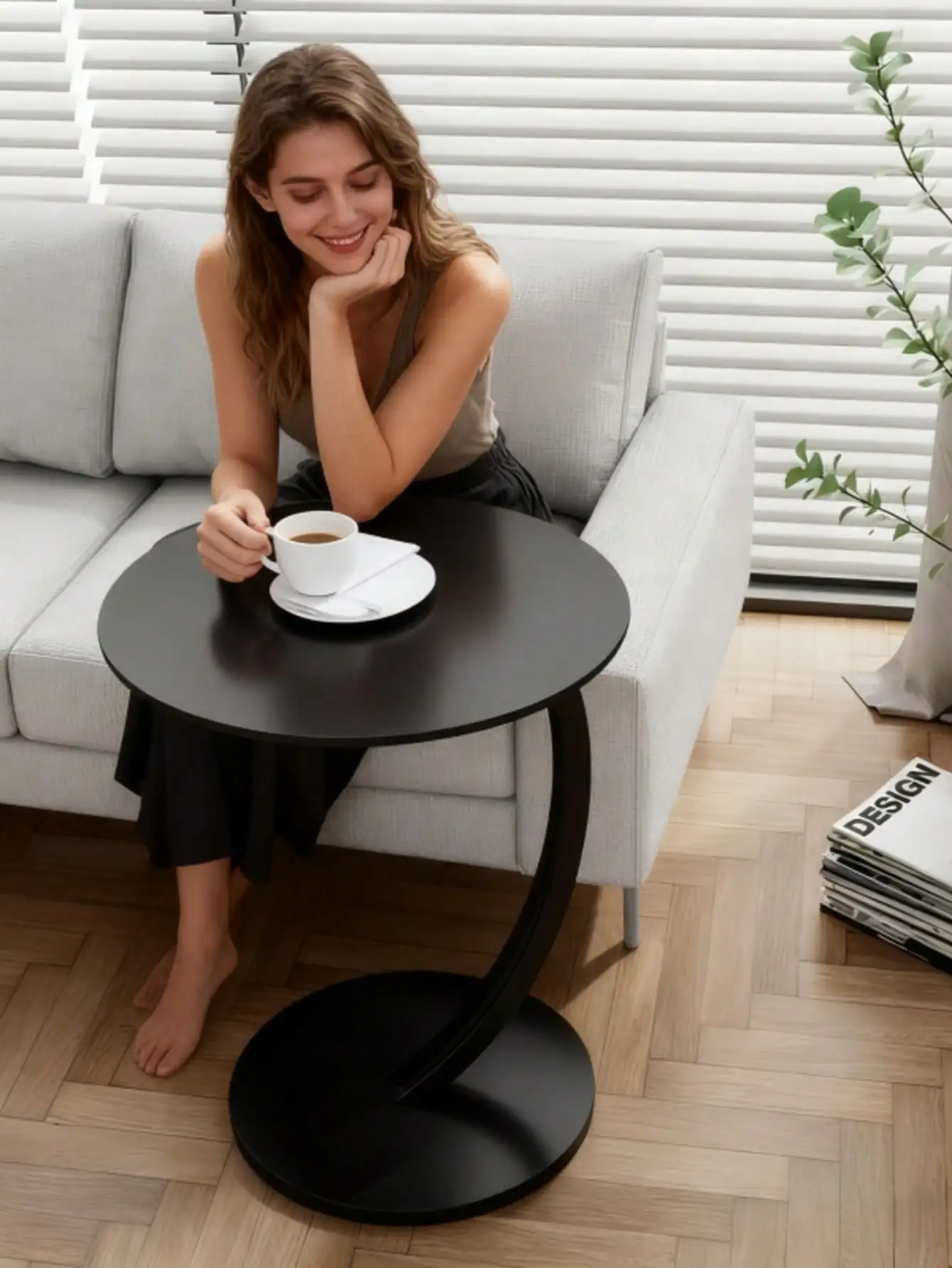 Simple And Luxurious Solid Wood Round Coffee Table - A Modern Double Layered Sofa Side Table, A Unique And Simple Round Coffee Table In The Living Room, Suitable For Use As A Leisure Table In Bedrooms, Balconies, Living Rooms, And Kitchens.