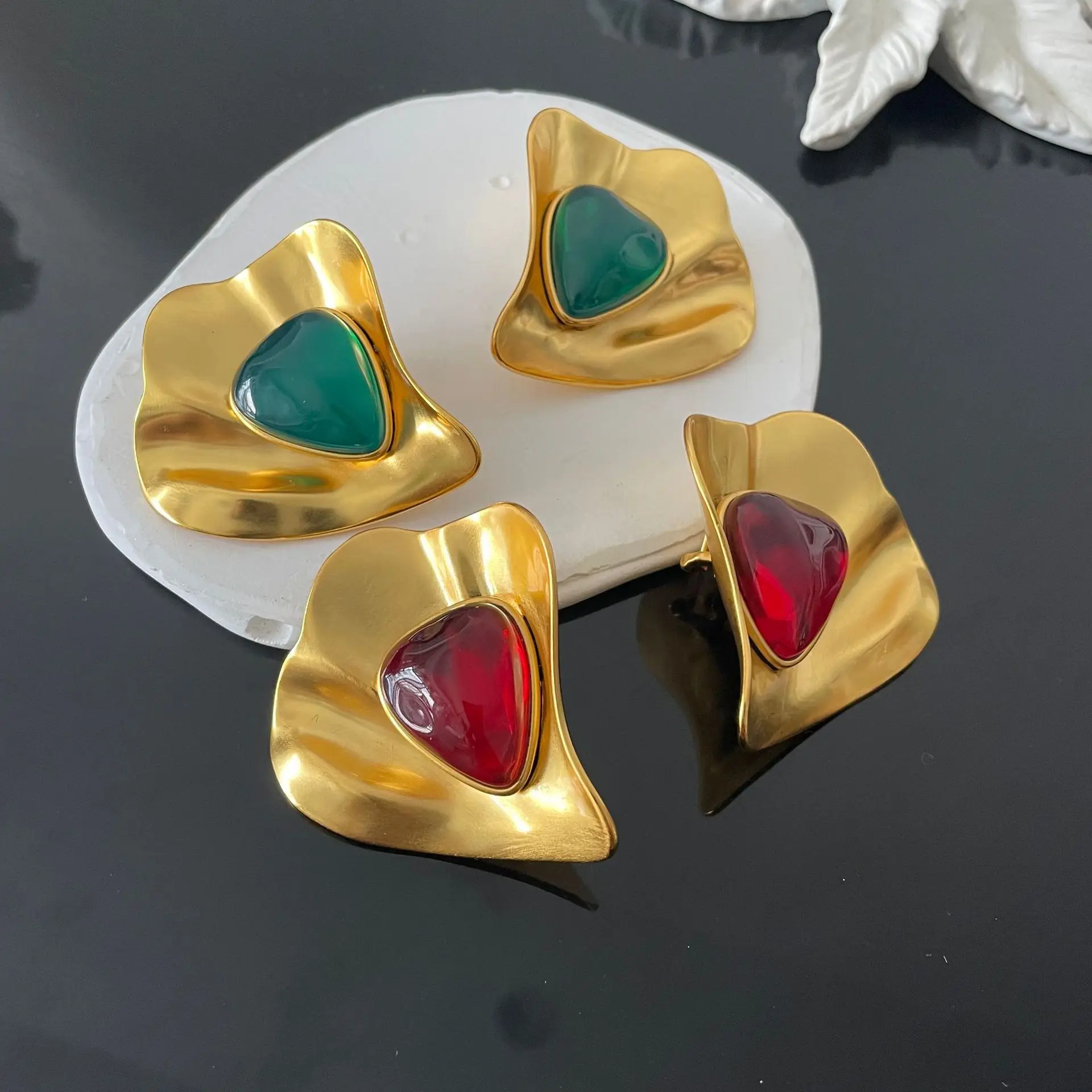 

Luxury design Niche Design Irregular Heart Earrings - Resin Brass Petal Clip On Earrings For Women 2026