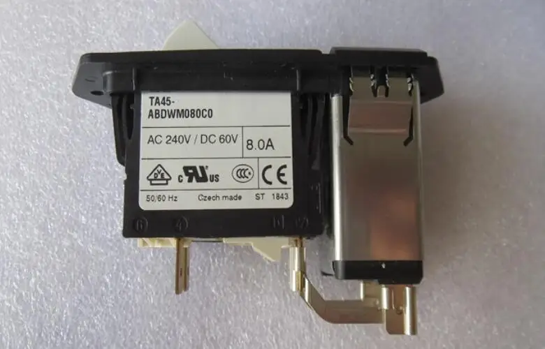 

TA45-ABDWM080C0 Швейцарский переключатель SCHURTER 2-я передача с розеткой, автоматический выключатель 8А