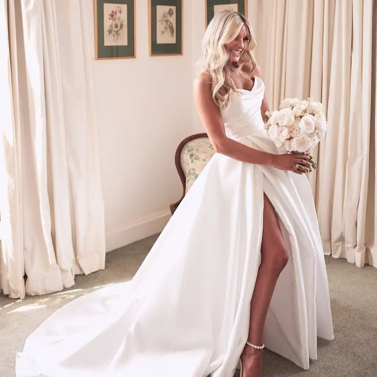 

Popular Romantic Pleat Sweetheart A Line Wedding Dress Side Slit Vestido De Noiva Satin Appliqued Women Bridal Dresses