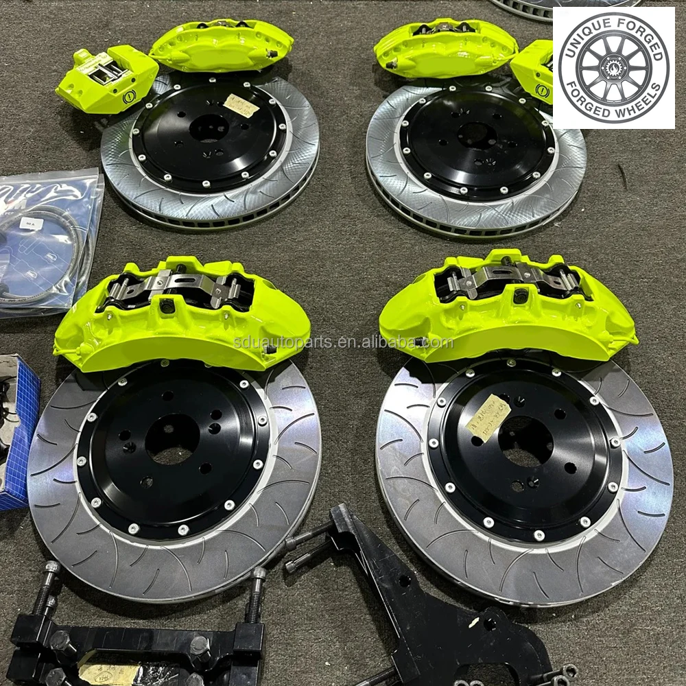 

Комплект высокопроизводительных тормозных суппортов 26 Style Green, 6-поршневые, с перфорированными и слотированными дисками 380 мм, универсальный набор