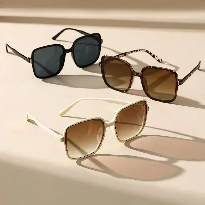 3-teiliges modisches, trendiges, rechteckiges Sonnenbrillen-Set mit großem Rahmen, einfache, lässige Damen-Sonnenbrille, Outdoor-Camping-Fahren – Detail 4